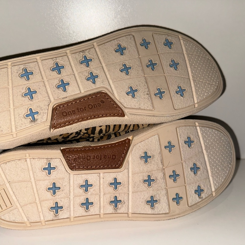 New! Toms One for One Leopard Print High Top Shoes Sneakers Women's Size 7 - Picture 3 of 4